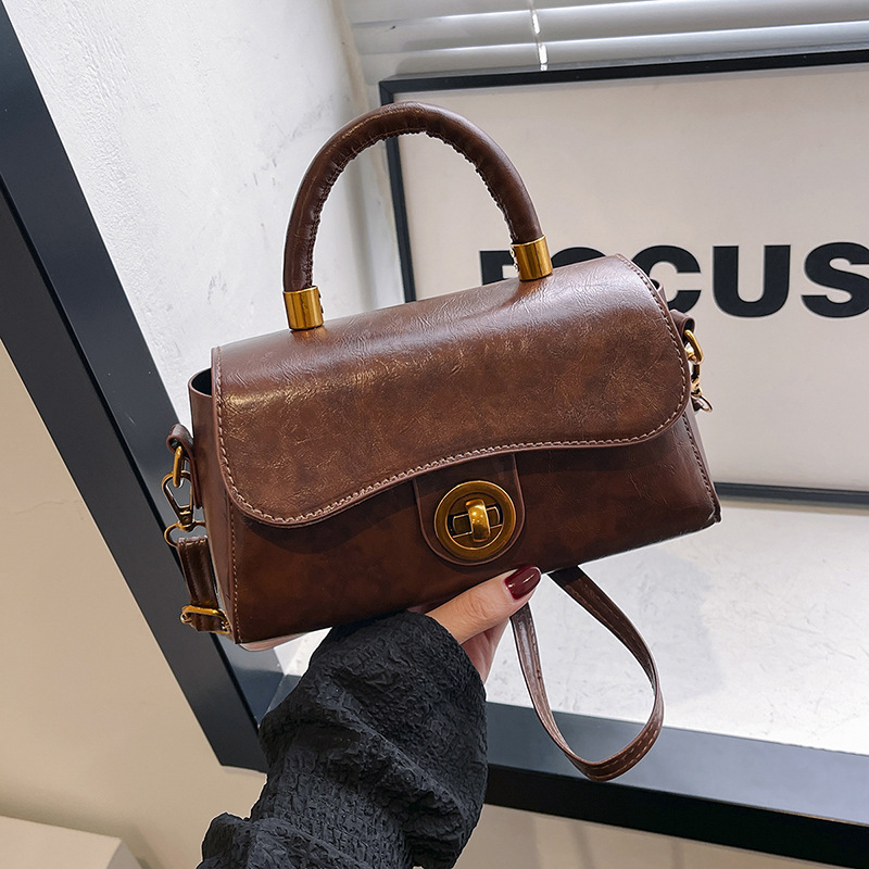 Bolsos de otoño e invierno bolsos de mujer de cercanías 2024 nuevo bolso cuadrado pequeño retro de moda bolso diagonal de un solo hombro multifuncional con estilo occidental