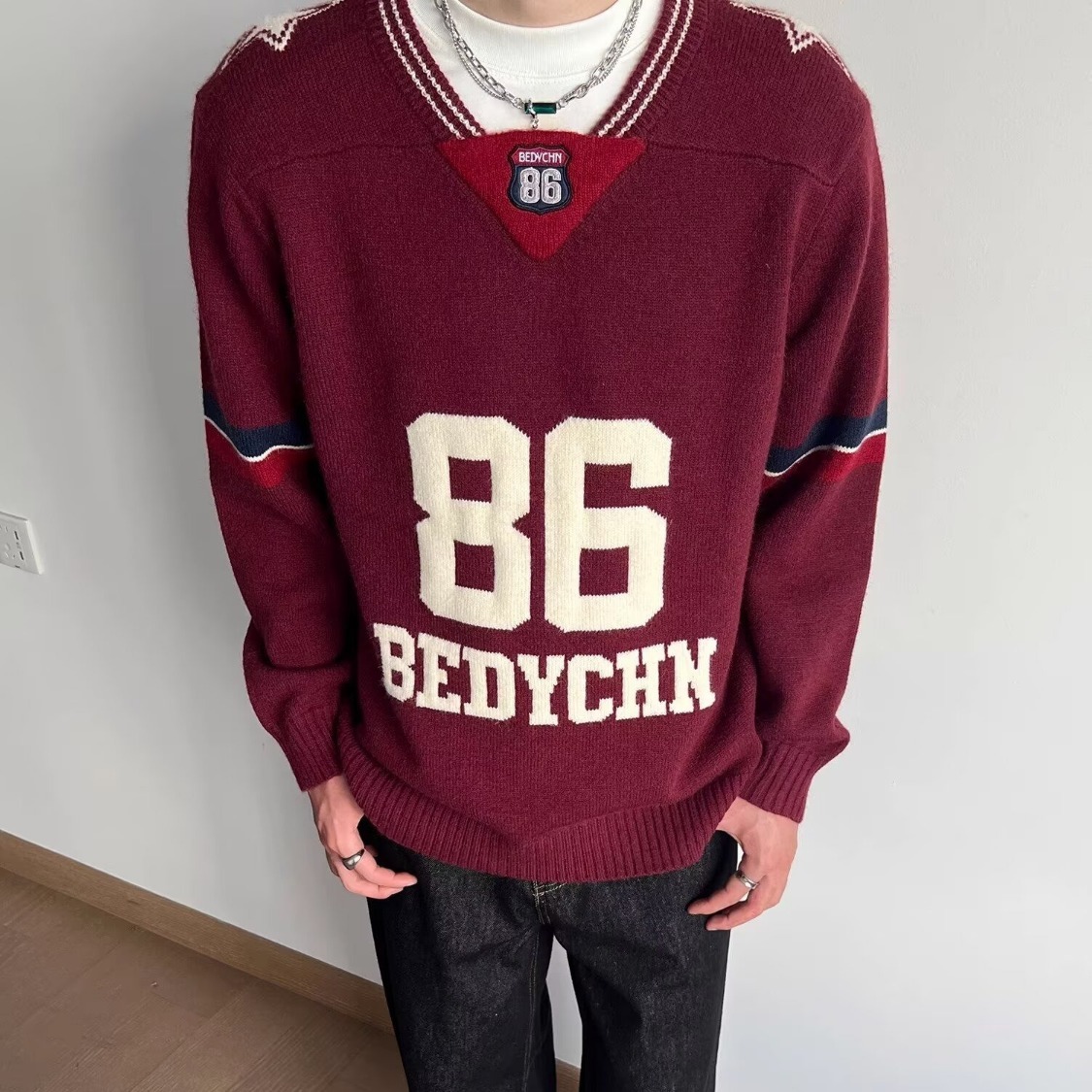 Men's Retro Color Block Pullover Sweater – Loose Fit V-Neck Knitwear (Navy Blue/Red, M-XXL)_voghion.com