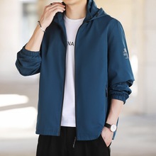 春秋季新款男士连帽外套户外冲锋衣青年时尚休闲可脱卸帽百搭夹克
