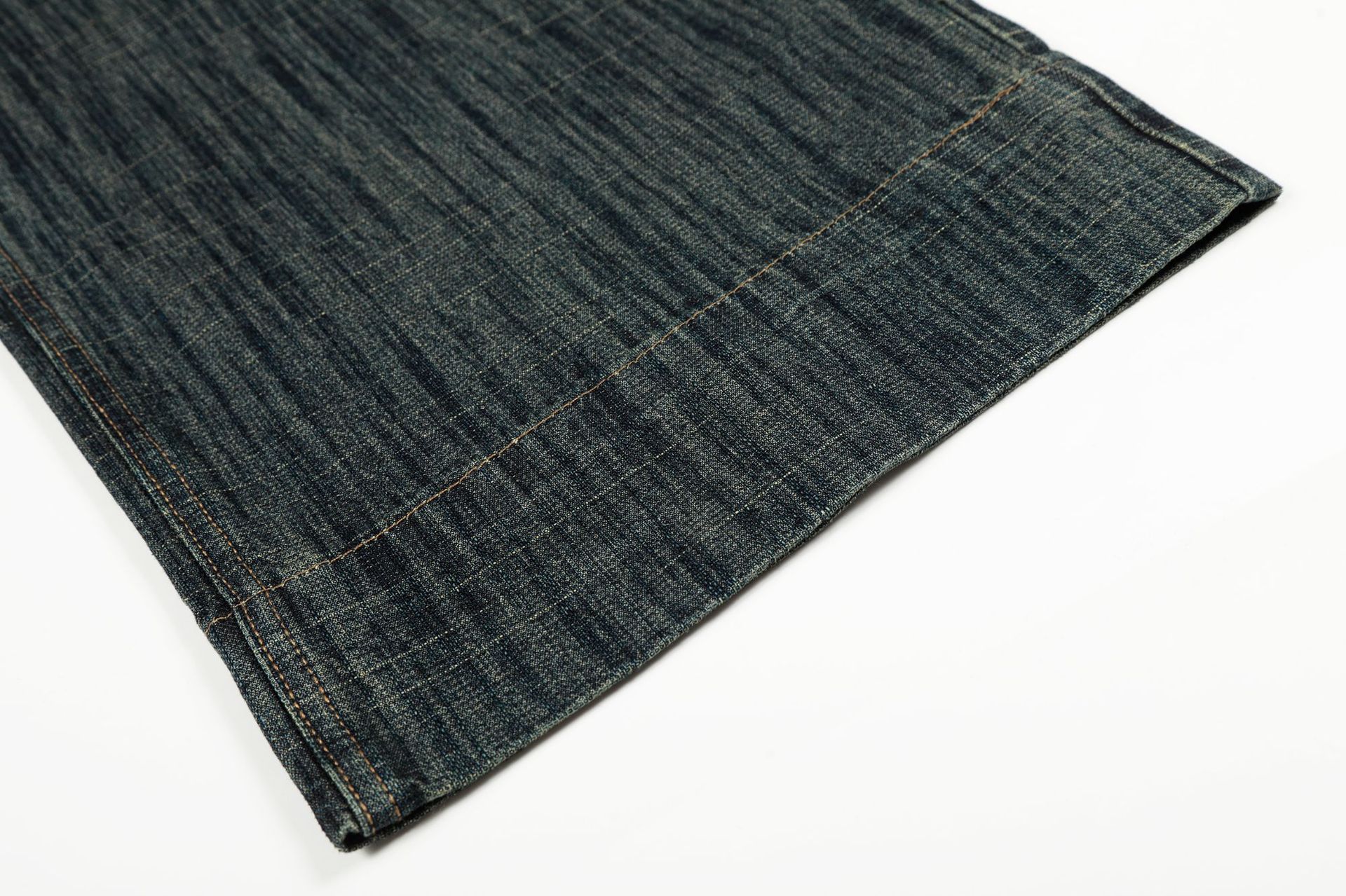 Jean homme vintage rayé délavé, coupe ample, fermeture boutonnée, style streetwear décontracté_voghion.com