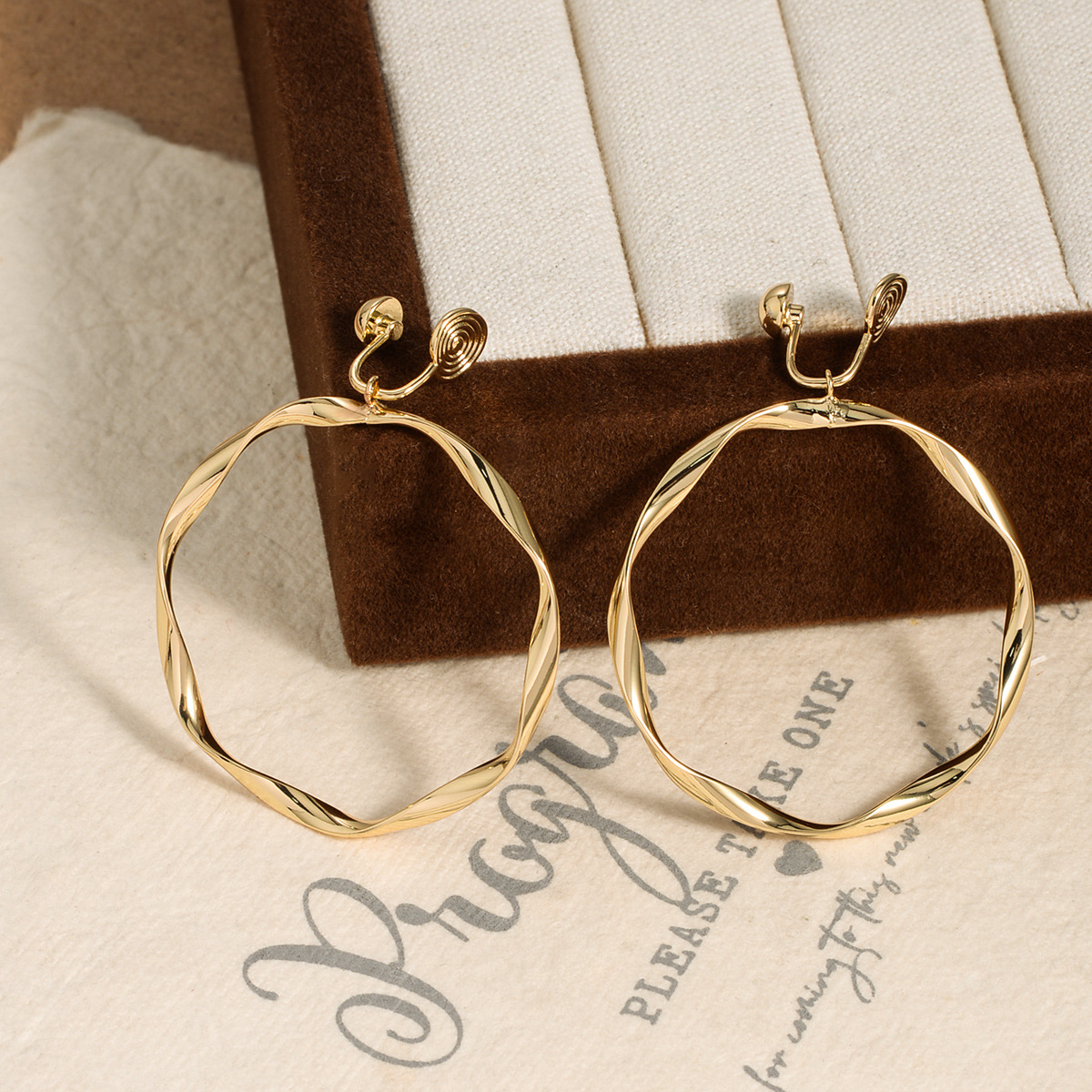 Chinese Restaurant Jiang Yan's Same Style Gold Hoop Ear Clips Without Pierced Ears, High-End Accessible Luxury Elegant Earrings Niche Earrings for Women