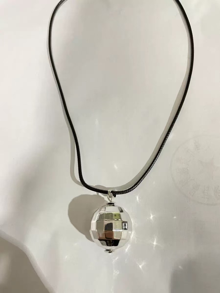 Europa y los Estados Unidos transfronterizos nuevos retro aretes de aretes de estilo discoteca collar simple callejera explosiva joyería mujer