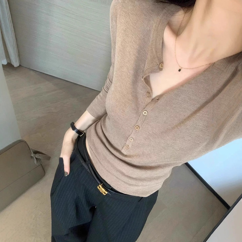 High-End Old Money Style Fine Wool Knit Sweater for Women, Slim Fit, Regular Shoulder Top, 2025 New V-Neck Slim Inner Base Layer