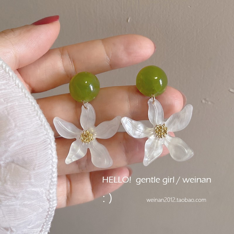 Lime round white flower green earrings