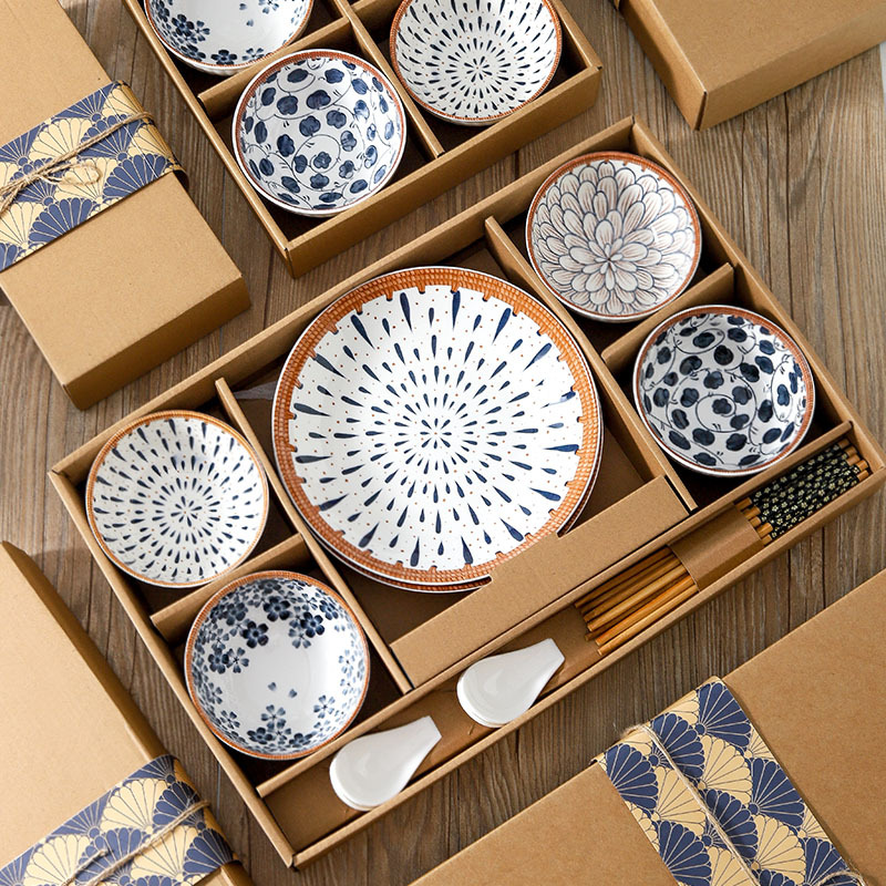 Juego de regalo de platos y tazones estilo japonés, juego de vajilla de cerámica en caja de cuero, regalo promocional empresarial, regalo de lujo ligero retro.