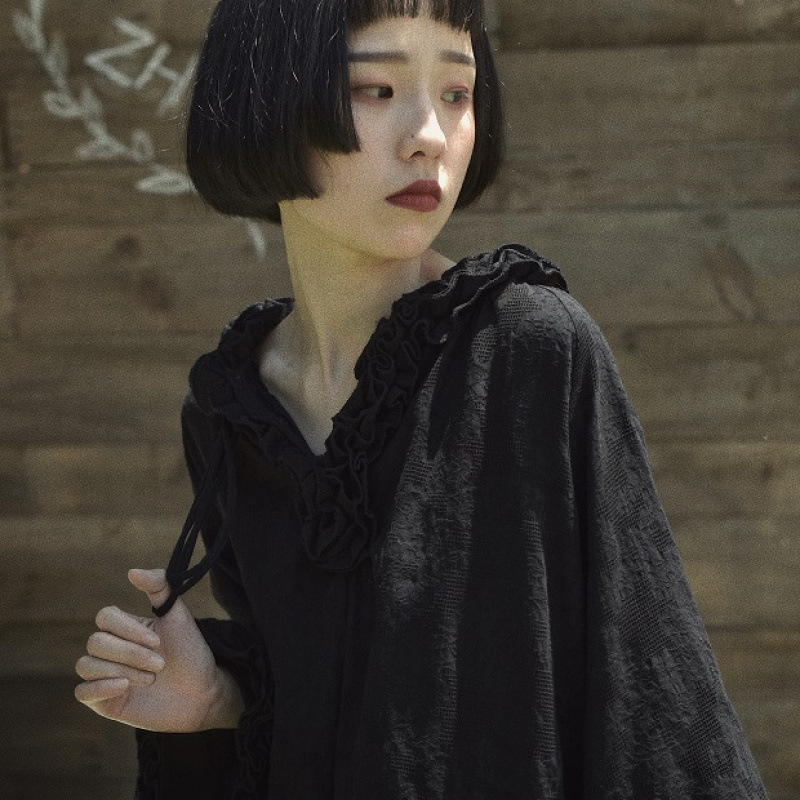 高級感のある木の耳元の小さい黒いスカートのレトロな少女の暗い黒色のヘボン風のワンピースの女性の新型の春秋のスカート|undefined