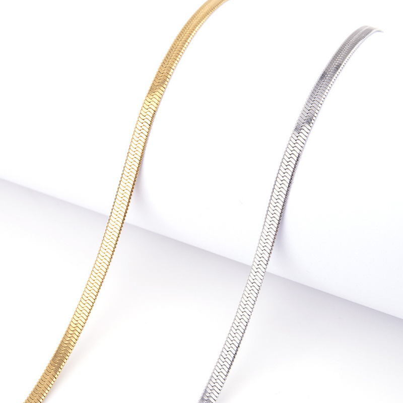 Europa y América simple y moda Meiya collar de acero de titanio cadena de hoja personalizada collar de moda de acero inoxidable cadena de suministro en stock