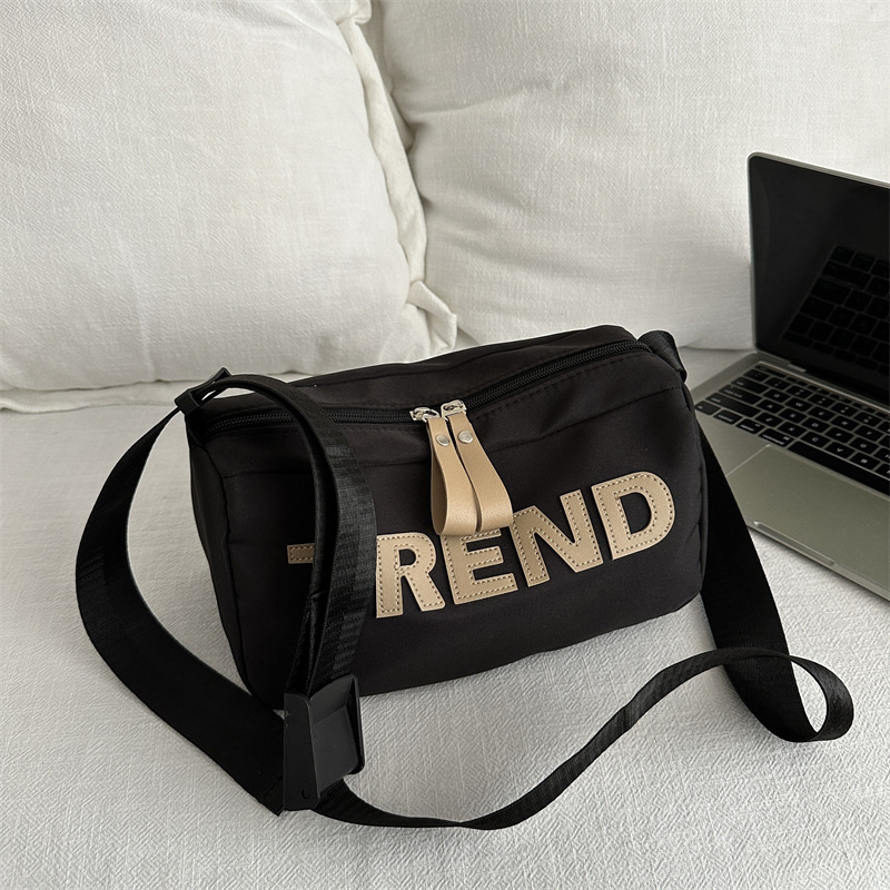 Bolsas de moda de tendencia de primavera 2024 nuevas bolsas deportivas de lujo ligero coreano de gran capacidad para salir