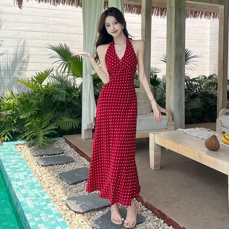 法式复古甜心红色波点挂脖连衣裙女夏海边露背绑带无袖背心长裙子