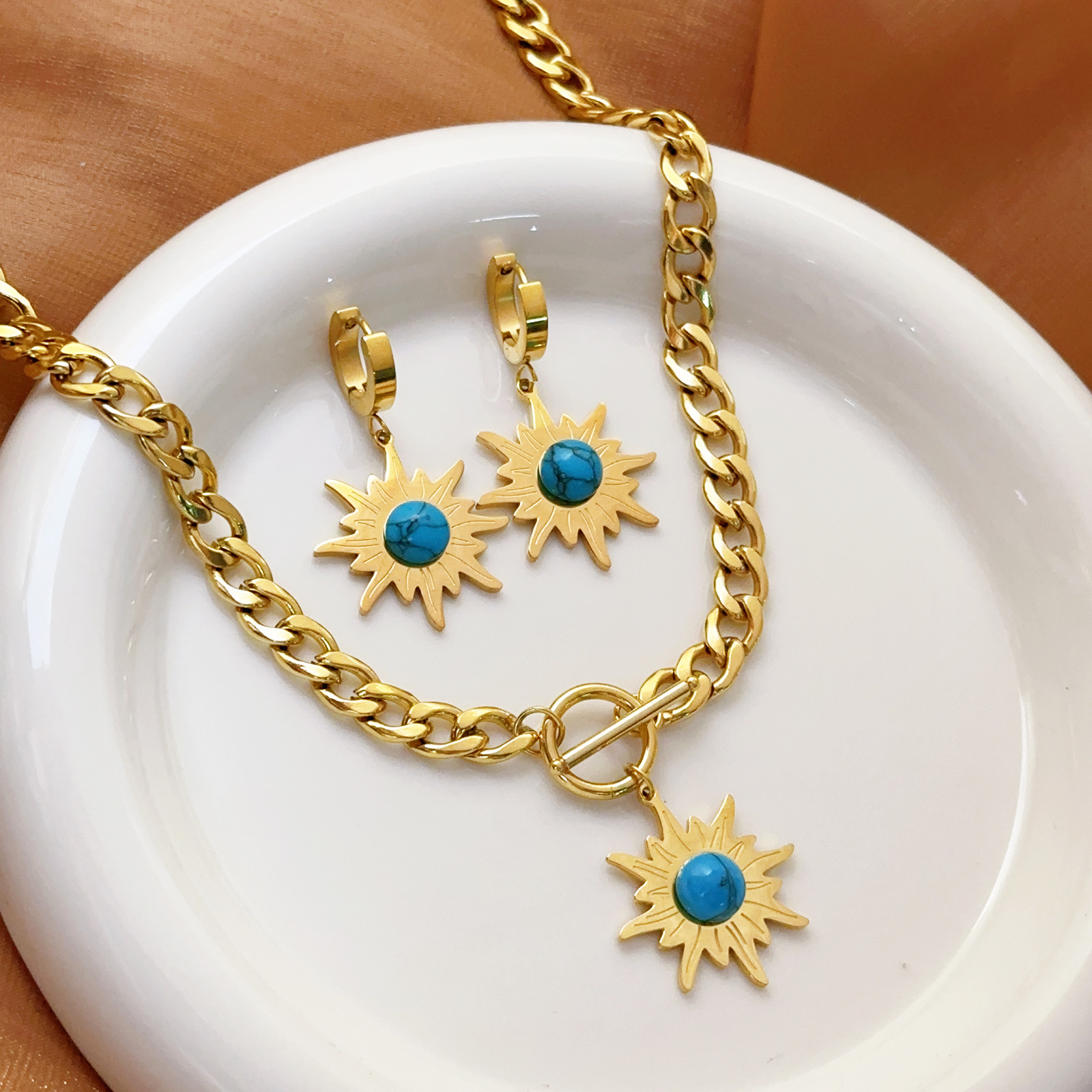 Pendientes creativos de nuevo estilo al por mayor de acero inoxidable estilo retro europeo y americano pendientes de turquesa azul personalidad pendientes de lujo ligero para mujer