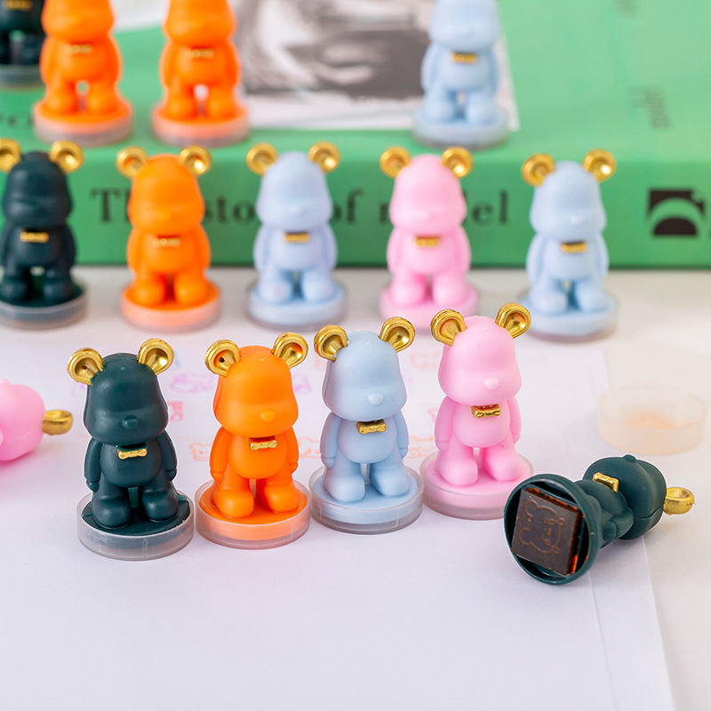 Cartoon bear seal kindergarten teacher reward toy cute round children's educational plastic small seal gift