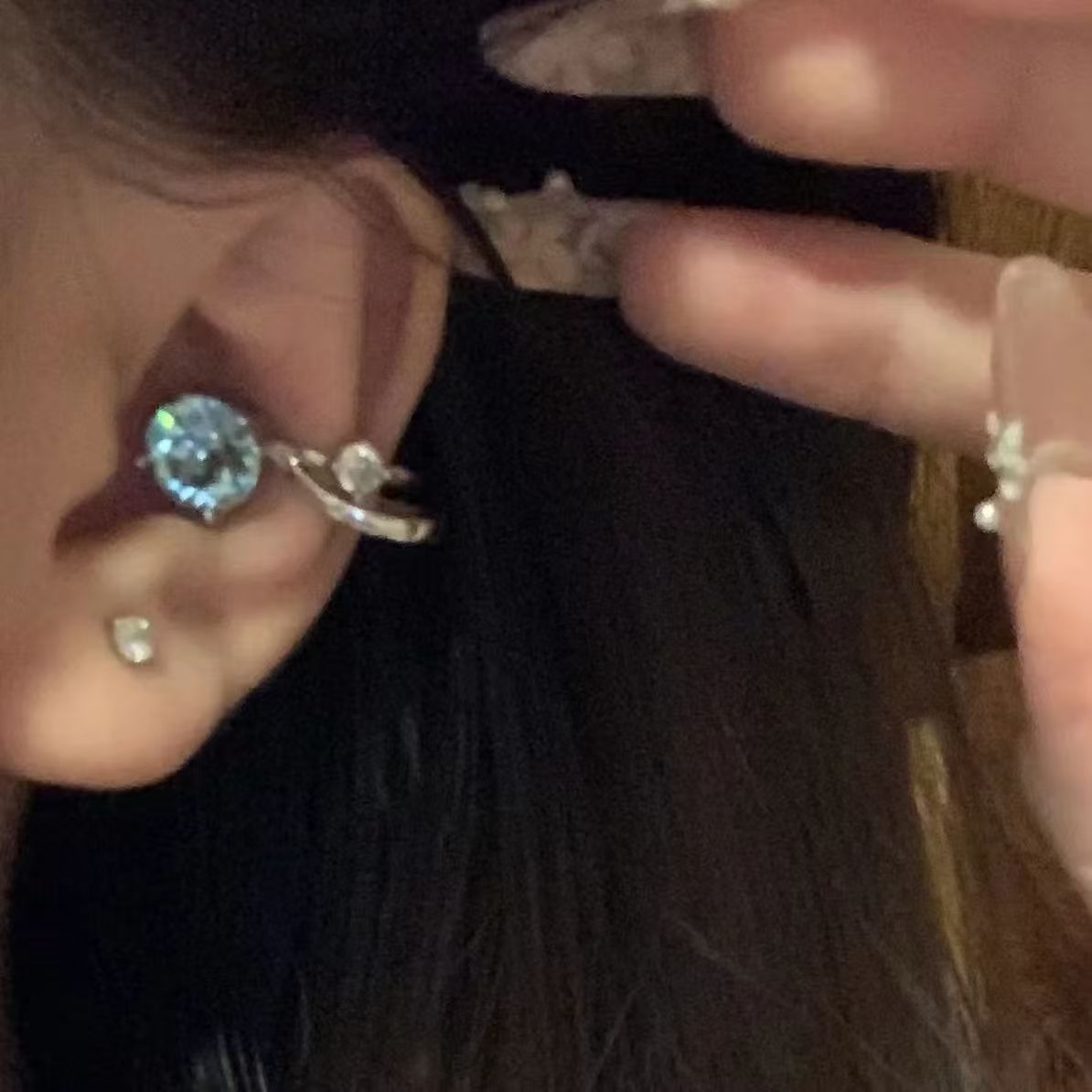Lámpara pequeña ~ ultra-parpadeante zircón auricular clips nuevo nicho coreano diseño único viento frío universal indolor clips