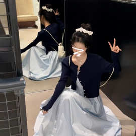 针织蓝色连衣裙子女早秋冬季2026新款韩系感入秋穿搭一整套装