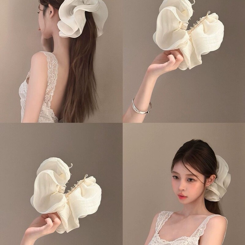 You Can See It from the Front Too~ Extra-Large Ruffled Pleated Tulle Banana Clip with Delicate Design That Makes the Face Look Smaller and Adds a Stylish Vibe You Can See It from the Front Too~ Extra-Large Ruffled Pleated Tulle Banana Clip with Delicate Design That Makes the Face Look Smaller and Adds a Stylish Vibe