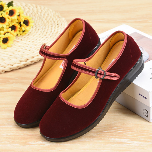 Old Beijing cloth shoes women's red dance shoes square dance shoes breathable and comfortable mom's shoes flat cloth shoes soft sole women's shoes