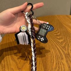 知識人のキーホルダーのペンダント