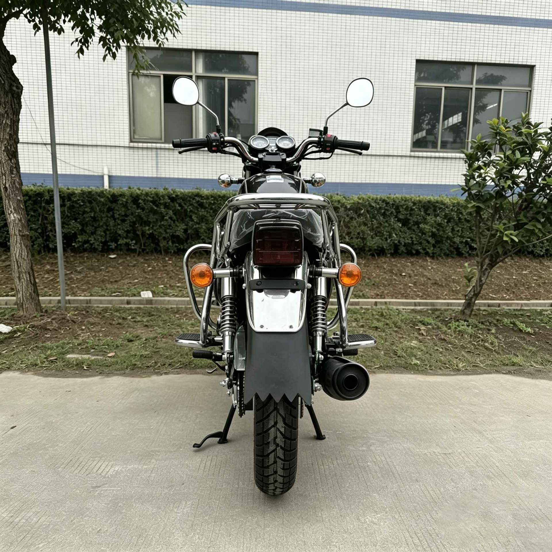Fuel-efficient two-wheeled motorcycle for cross-country riding, low fuel consumption, durable and suitable for commuting in African rural roads