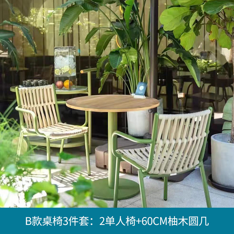 籐編み屋外テーブルと椅子の組み合わせ家具のサンプルルームレジャー屋外庭ガーデンバルコニーサンルーム屋外テラス|undefined