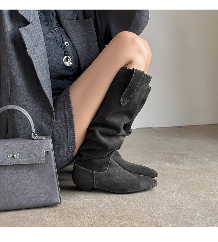 Boot nữ cổ thấp mũi nhọn gót thấp ống xếp ly chất da lộn — màu đen, màu xám, màu mơ chi tiết 16