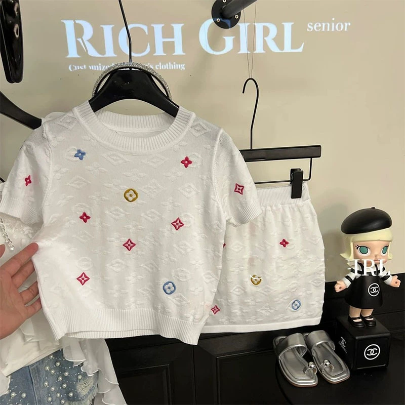 Тонкий набор, футболка с короткими рукавами, белая мини-юбка, стиль Chanel, с вышивкой