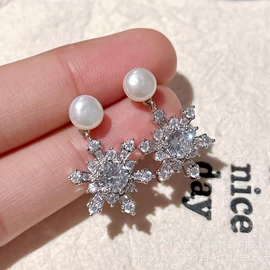 项链;耳钉;天然珍珠耳饰