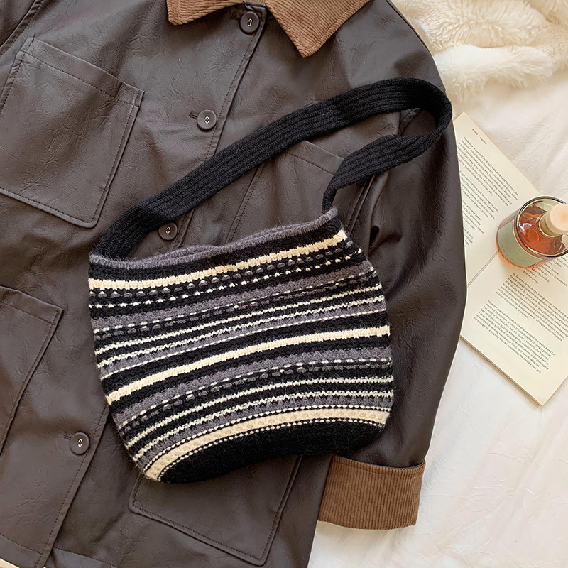 Bolsa de hombro de punto otoño y invierno nueva línea de color de contraste de gran capacidad bolsa de cartero bolsa de cabello perezosa bolsa de mochila