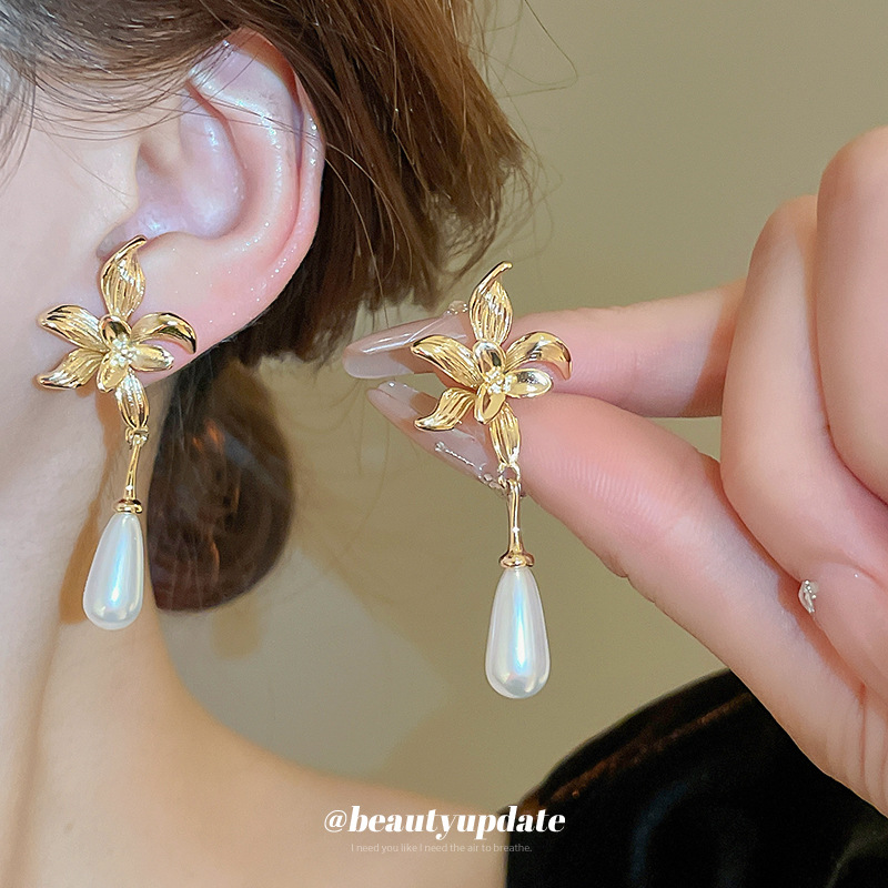 Pendientes de flor de perla con gota de agua de aguja plateada de oro real Pendientes largos retro franceses Pendientes de lujo ligero de moda