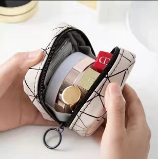 Pu impermeable lápiz labial de almacenamiento ins estilo cosmético bolsa de almacenamiento de cosméticos bolsa de almacenamiento portátil pequeño libro rojo mismo estilo bolsa