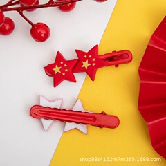中国五星紅旗の縁を包んで祝日のプレゼントを挟んで、国慶節の国旗の髪を卸売りします。