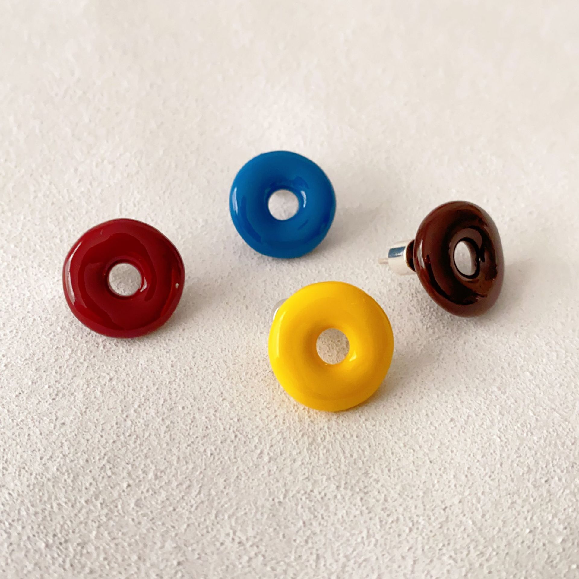 日韓時尚簡約甜甜圈造型琺瑯釉滴油925銀針高級質感通勤百搭耳釘