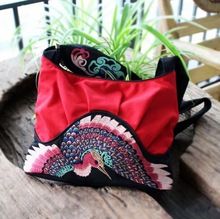 2025新款云南民族风刺绣单肩包女士复古斜挎包日常使用通勤包