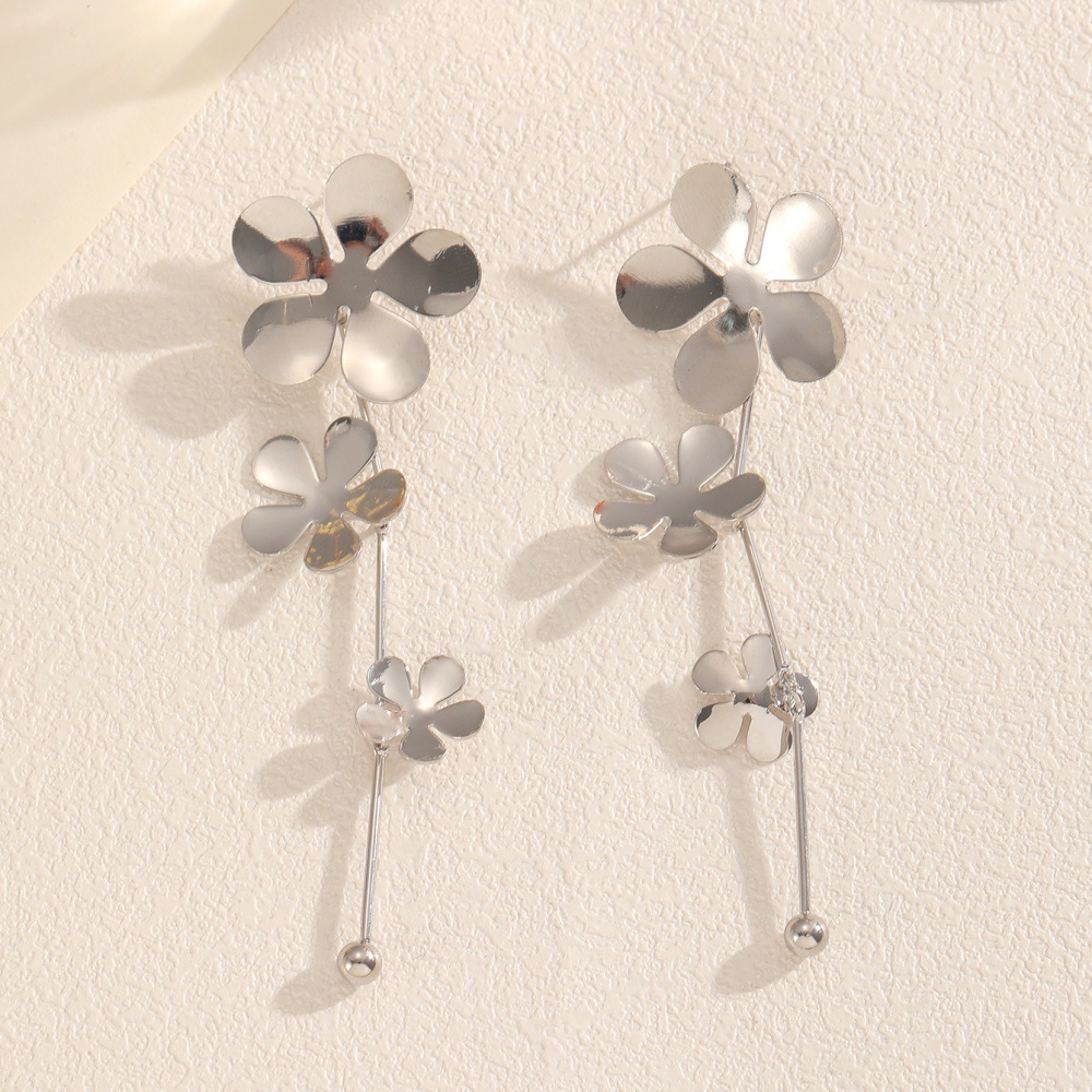 Metal de moda simple y elegante pendientes de bordas plegadas geometría pendientes ligeros de lujo pendientes largos pendientes versátiles