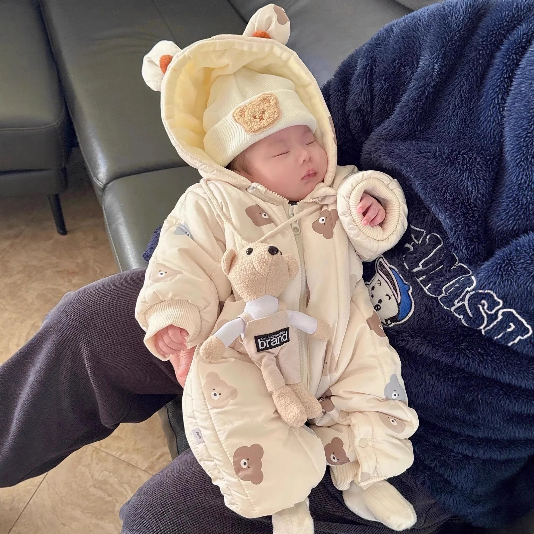 新生宝宝百天连体衣婴儿衣服冬装加厚加绒外出外出服卡通满月冬季
