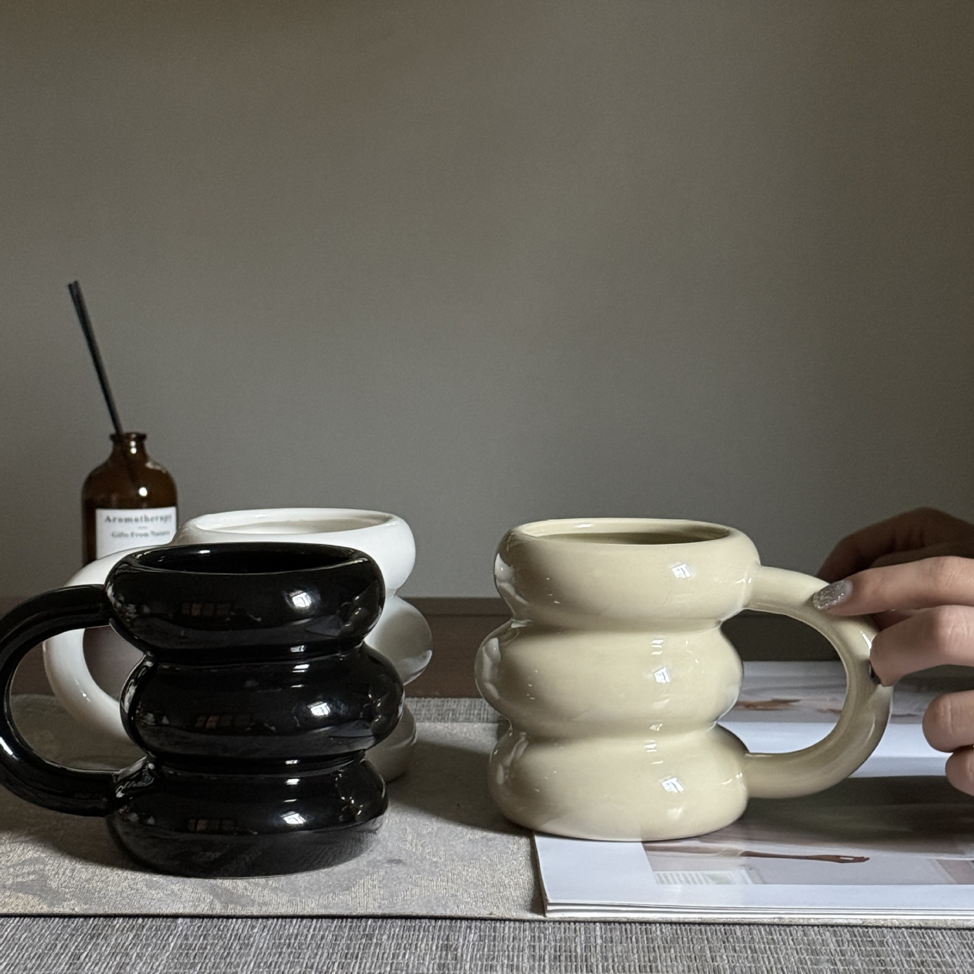 Nuevo en stock original Ins lechoso círculo amarillo taza de agua de alta apariencia creativa Taza de cerámica taza de grasa al por mayor