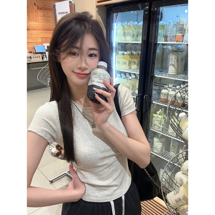 女性用白い半袖ボトムシャツとTシャツ2025新しい夏のスリムフィットホットガールショートショルダートップ