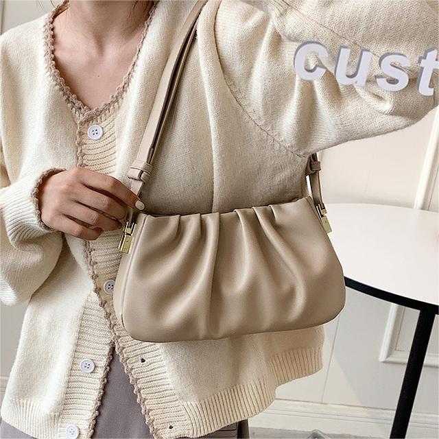 Nicho diseño moda simple bolsa 2023 nuevo bolso de las mujeres retro textura mensajero bolsa popular plisada bolsa de la axila