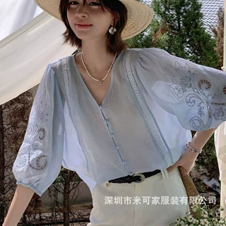 2026夏季新款设计感天丝v领镂空重工刺绣灯笼袖衬衫七分袖上衣女