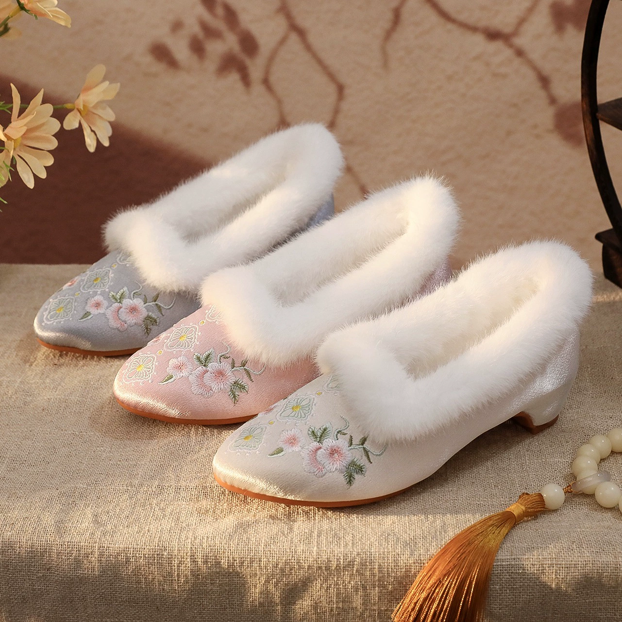 [Qingrou] 2024 новые бархатные теплые вышитые туфли