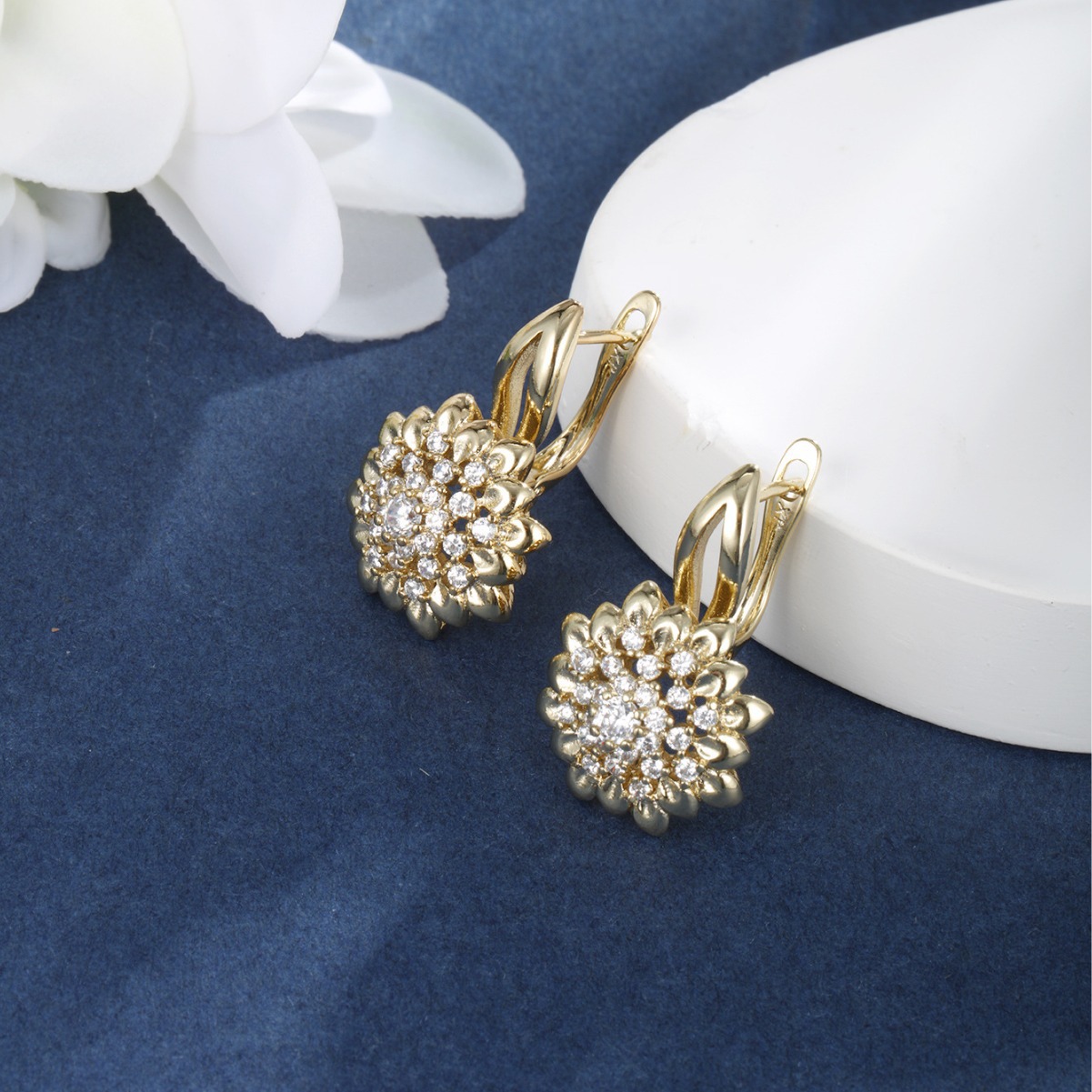Xuping joyas de bronce de piedra de diamante llena de pendientes de aleación de diamante de moda europea y americana nicho ligero de lujo alta sensación de pendientes para mujeres