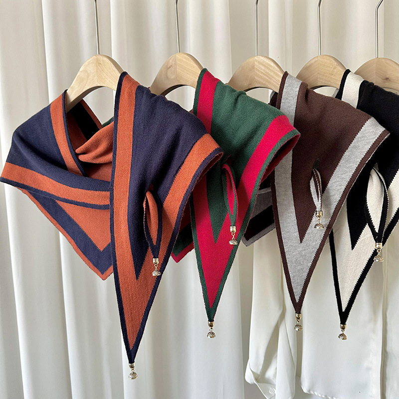 Nueva hebilla magnética bufanda de triángulo de punto para mujer otoño e invierno cálido cuello bufanda de protección de moda todo fósforo suave bufanda decorativa