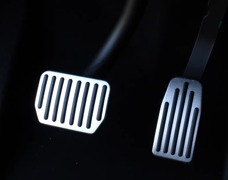 Suitable for Tesla's New Version of Model Y's New M3 Accelerator Brake Pedal Metal Modified Silver Plate Accessories
