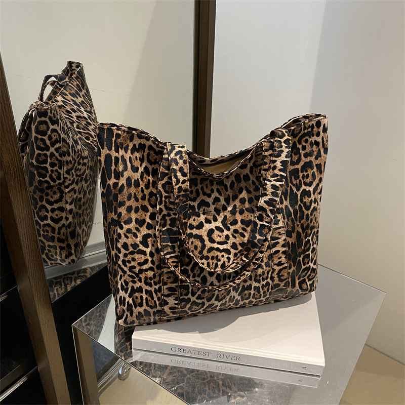 Gran capacidad simple relajado bolso de mano 2024 nuevo estilo de moda moda de invierno bolso de hombro leopardo