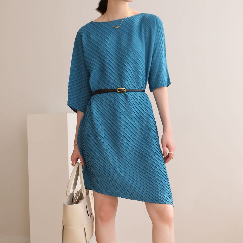 Factory Direct Supply Summer High-end Pleated T-shirt Dress Loose Irregular Long Sleeve Elegant Red Dress please