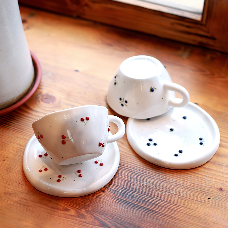 Ins mano pellizco taza de café de frutas taza de cerámica retro taza de café de cereza plato encantador corazón de una niña plato de menú de la tarde