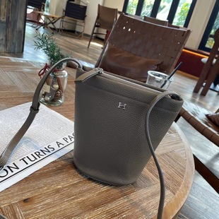 Bag 2024 New genuine leather women's bag bucket bag all-match shoulder messenger bag advanced feeling Tong Qin mini phone bag