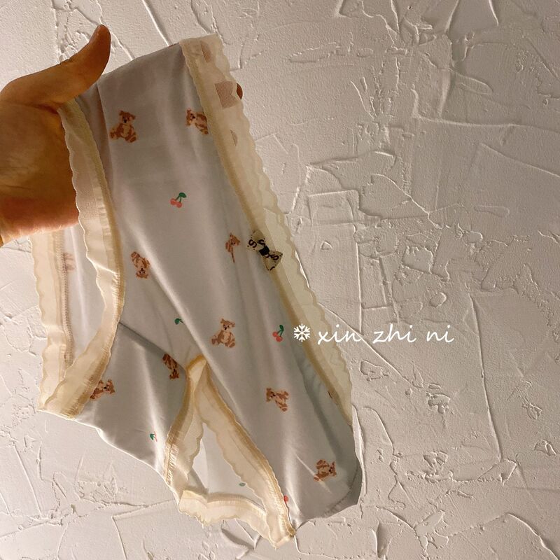 Smooth Skin-Feeling Japanese Style Sweet Seamless Ice Silk Underwear for Women Summer Thin Naked Feeling Cute Girl Mid-Waist Briefs