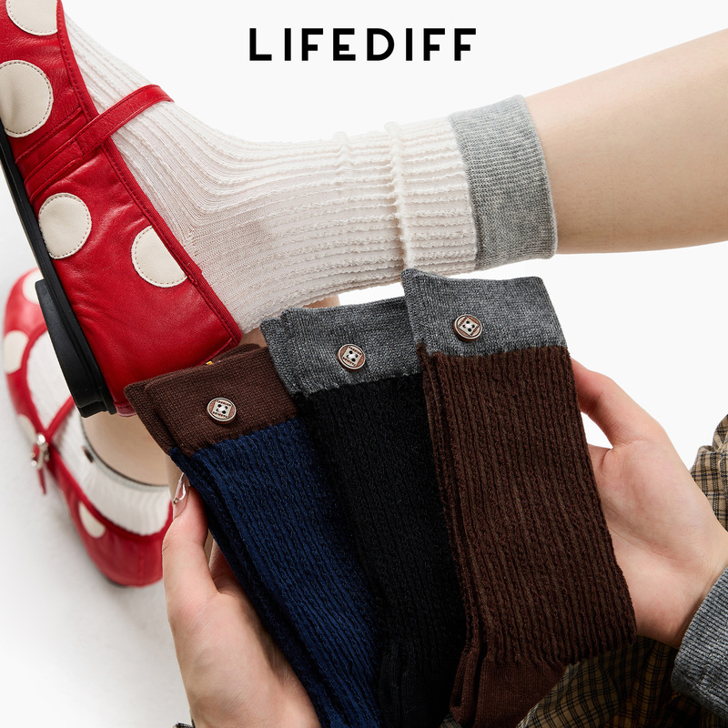 Autumn and winter Korean ins influencer seamless socks for women, paired with small leather shoes, button accessories, ribbed color-blocked mid-calf cotton socks 26245