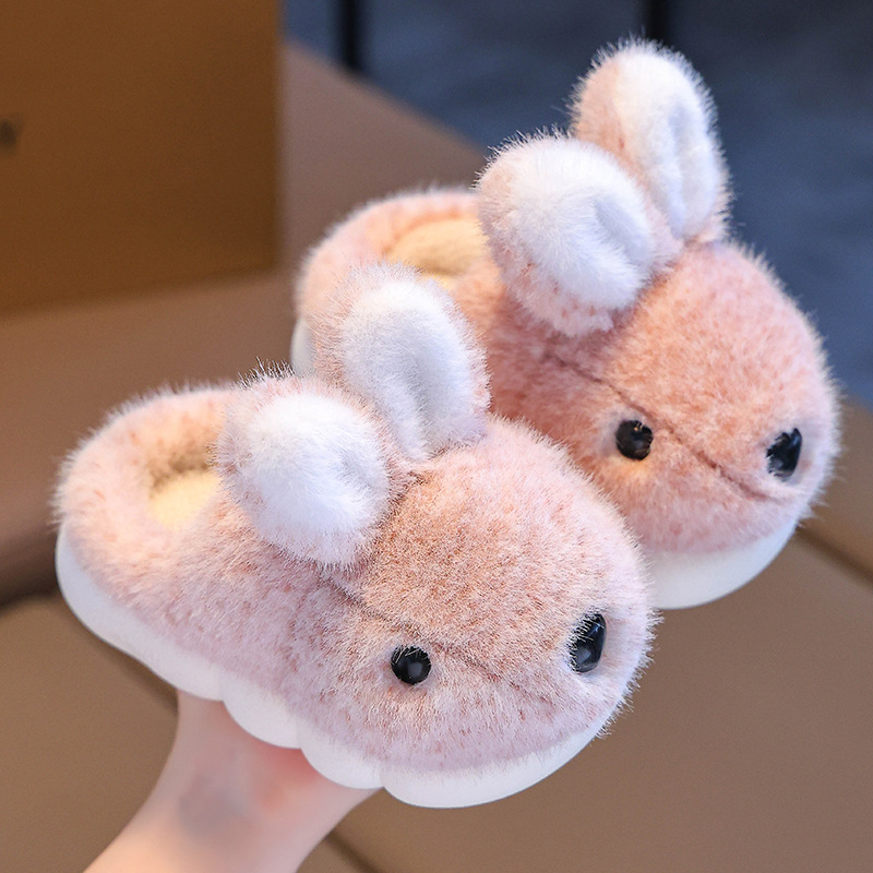 Bolsos de invierno para niños, zapatos de algodón de talón para niños y niñas, calentamiento de terciopelo, fondo grueso, padres e hijos, conejos caseros, zapatillas de algodón para bebés.
