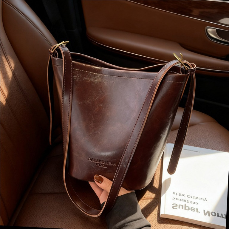 Bolsa de cubo retro coreana para mujeres 2025 nuevo invierno de alta calidad bolso de madre de sensación de hombro casual bolso de hombro