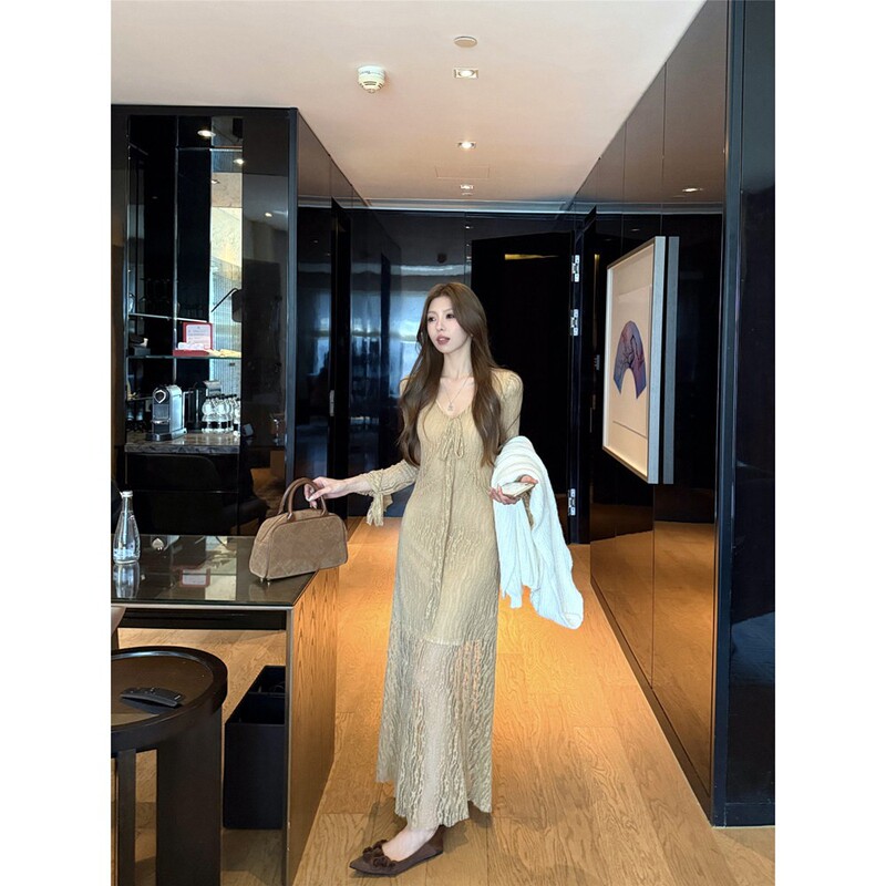 2026 New Style Mature Elegant V-Neck Lace Long-Sleeve Dress for Women, Autumn and Winter Slim-Fit Waist-Cinching Bodycon Long Dress